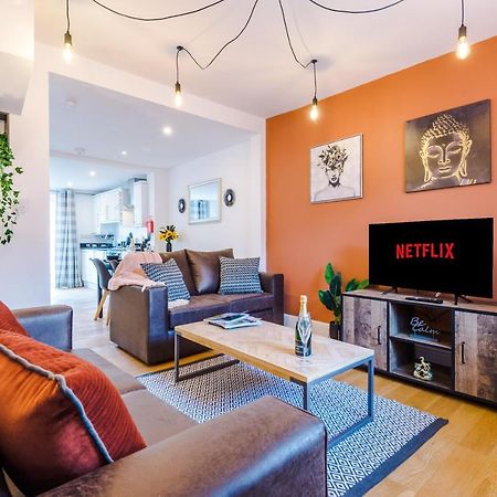Pristine 2-Bed House In Chester By 53 Degrees Property, Ideal For Families & Small Groups, Great Location - Sleeps 6 Hough Green Bagian luar foto