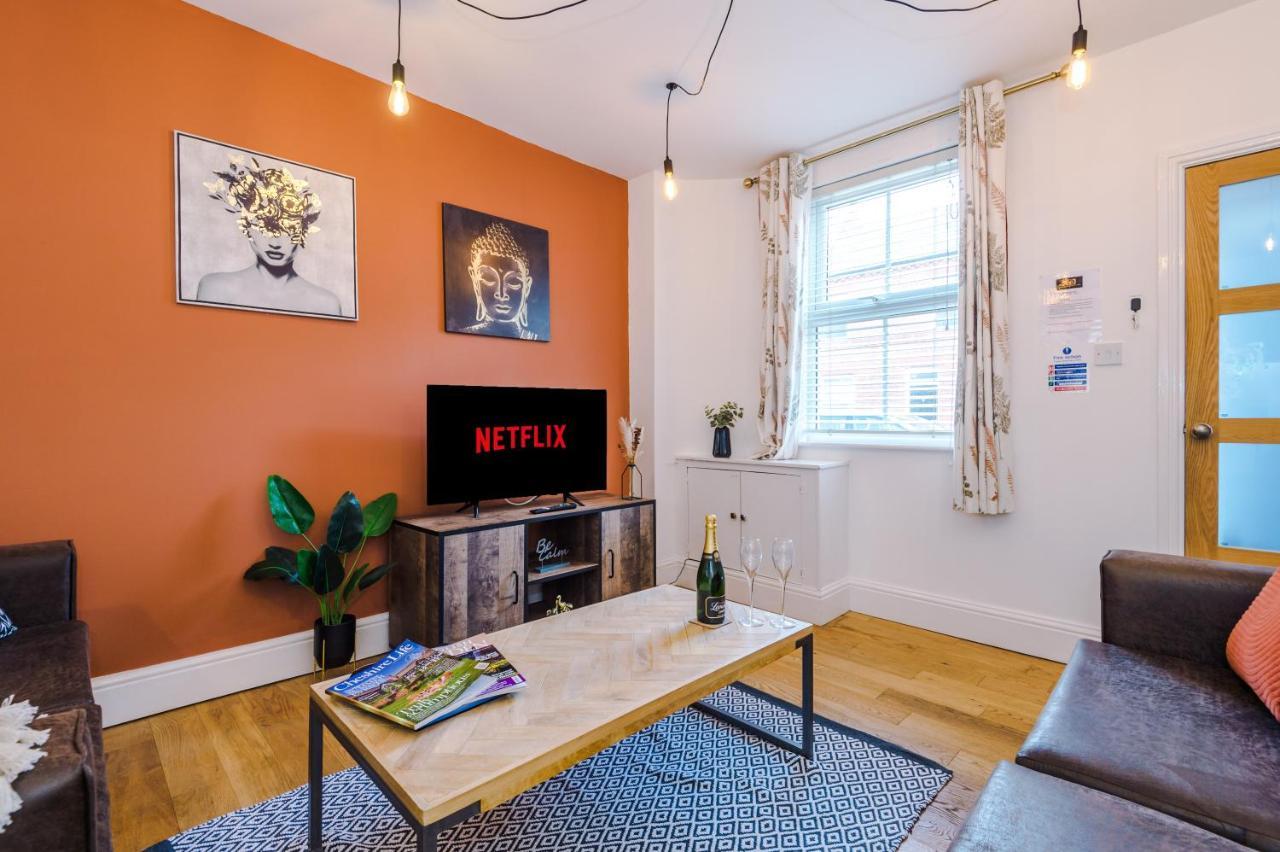 Pristine 2-Bed House In Chester By 53 Degrees Property, Ideal For Families & Small Groups, Great Location - Sleeps 6 Hough Green Bagian luar foto