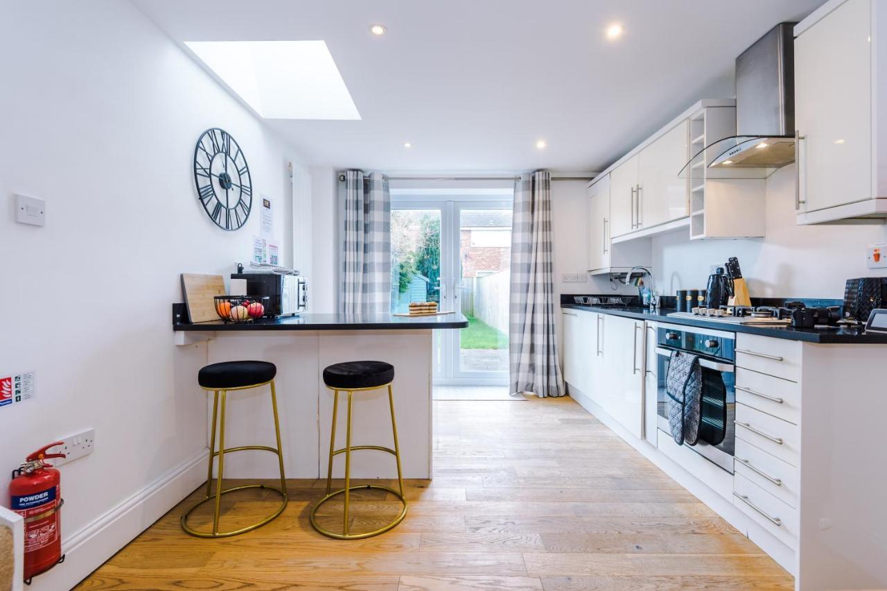 Pristine 2-Bed House In Chester By 53 Degrees Property, Ideal For Families & Small Groups, Great Location - Sleeps 6 Hough Green Bagian luar foto
