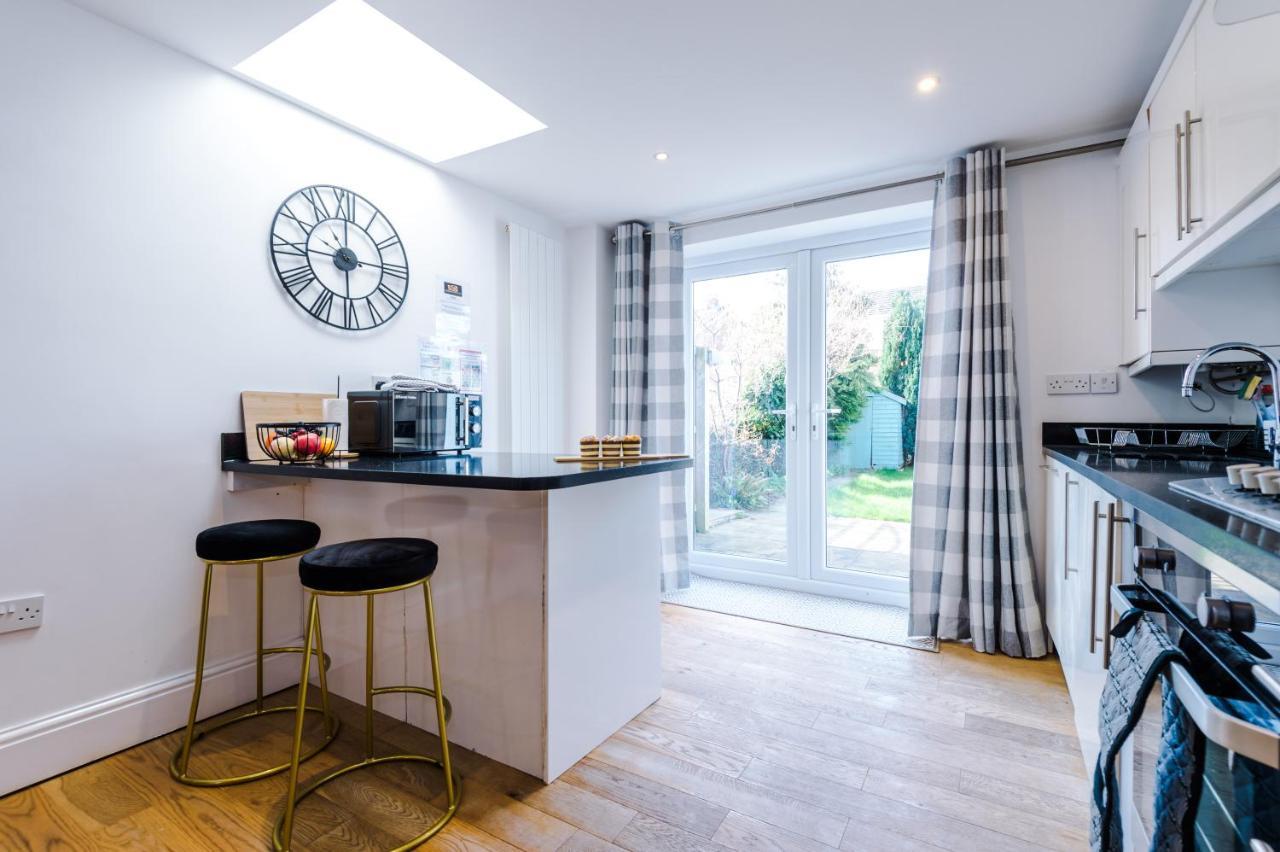 Pristine 2-Bed House In Chester By 53 Degrees Property, Ideal For Families & Small Groups, Great Location - Sleeps 6 Hough Green Bagian luar foto
