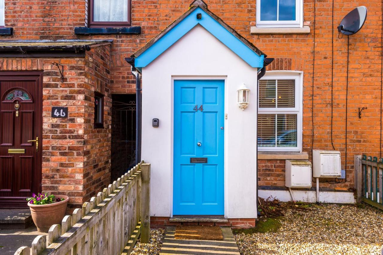 Pristine 2-Bed House In Chester By 53 Degrees Property, Ideal For Families & Small Groups, Great Location - Sleeps 6 Hough Green Bagian luar foto