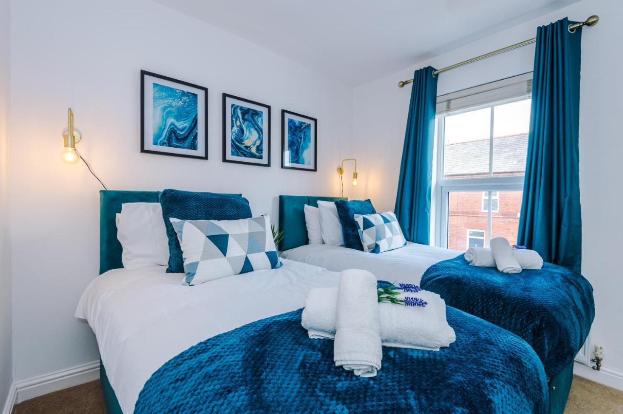 Pristine 2-Bed House In Chester By 53 Degrees Property, Ideal For Families & Small Groups, Great Location - Sleeps 6 Hough Green Bagian luar foto