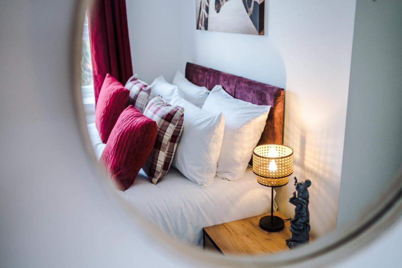 Pristine 2-Bed House In Chester By 53 Degrees Property, Ideal For Families & Small Groups, Great Location - Sleeps 6 Hough Green Bagian luar foto